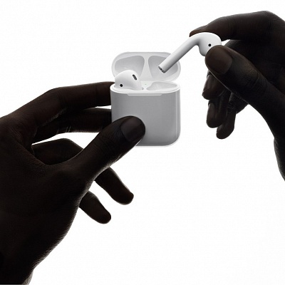 Apple AirPods 2 with Charging Case фото 4